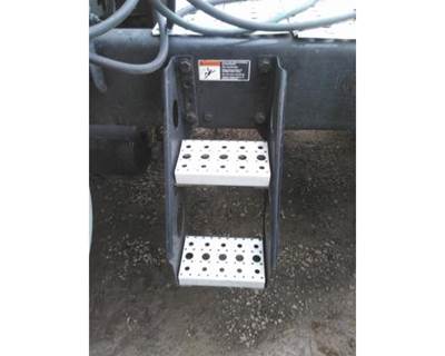Freightliner Cascadia 125 Frame Step