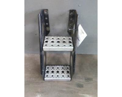 Freightliner Cascadia 125 Frame Step