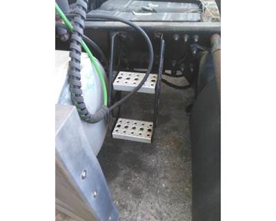 Freightliner Cascadia 125 Left Frame Step