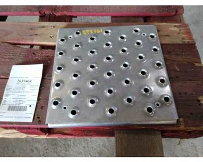 Freightliner Cascadia 125 Deck (Catwalk) Step