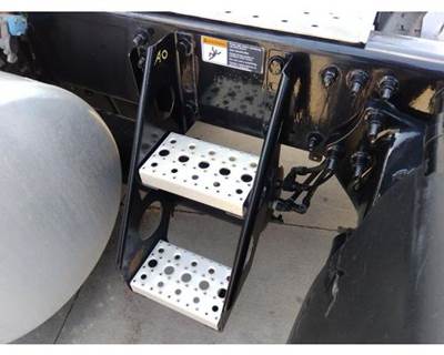 Freightliner Cascadia 125 Left Frame Step