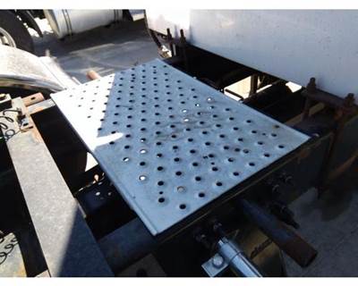 Freightliner Cascadia 125 Deck (Catwalk) Step
