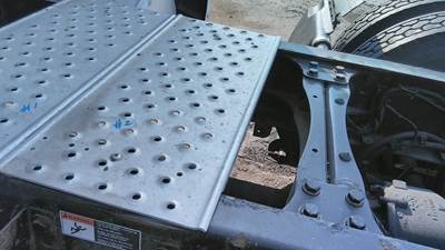 Freightliner Cascadia 126 Step