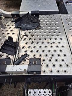 Freightliner Cascadia 126 Step