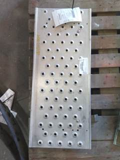 Freightliner Cascadia 126 Step