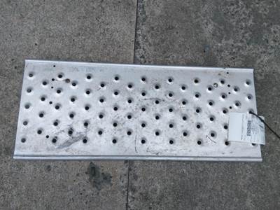 Freightliner Cascadia 126 Step