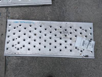 Freightliner Cascadia 126 Step