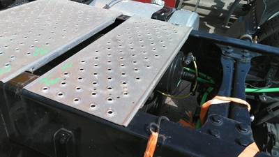 Freightliner Cascadia 126 Deck (Catwalk) Step