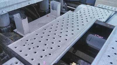 Freightliner Cascadia 126 Deck (Catwalk) Step