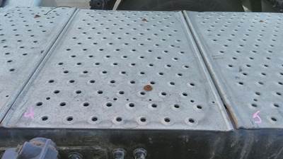 Freightliner Cascadia 126 Deck (Catwalk) Step