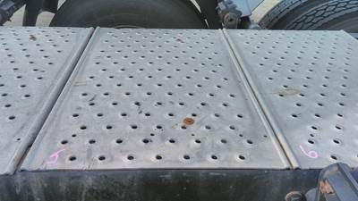 Freightliner Cascadia 126 Deck (Catwalk) Step