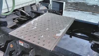 Freightliner Cascadia 126 Deck (Catwalk) Step