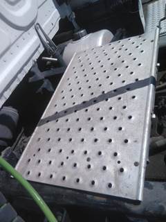 Freightliner Cascadia 126 Deck (Catwalk) Step
