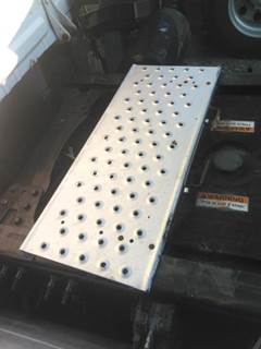 Freightliner Cascadia 126 Deck (Catwalk) Step