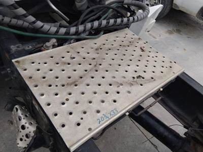 Freightliner Cascadia 126 Deck (Catwalk) Step