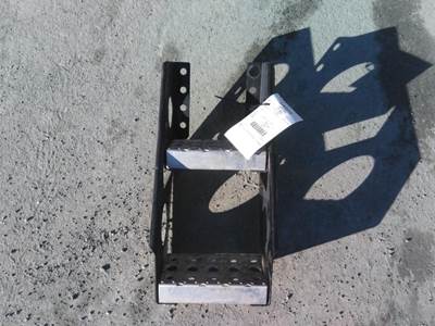 Freightliner Cascadia 126 Left Frame Step