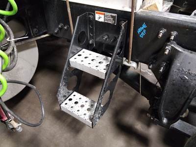 Freightliner Cascadia 126 Left Frame Step