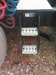 Freightliner Cascadia 126 Left Frame Step