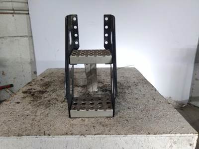 Freightliner Cascadia 126 Left Frame Step