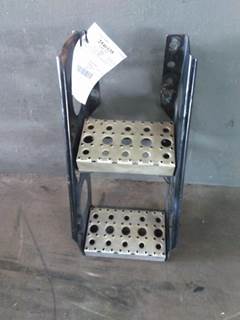 Freightliner Cascadia 126 Right Frame Step