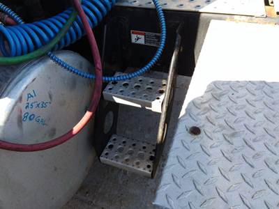 Freightliner Cascadia 126 Left Frame Step