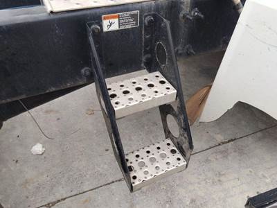 Freightliner Cascadia 126 Right Frame Step