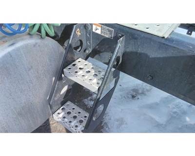 Freightliner Cascadia 126 Left Frame Step