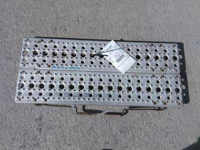 Freightliner Columbia 120 Deck (Catwalk) Step