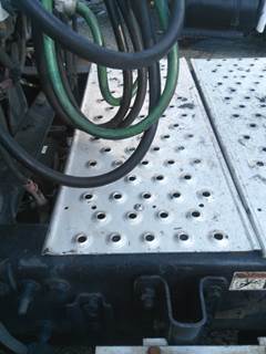 Freightliner M2 106 Deck (Catwalk) Step