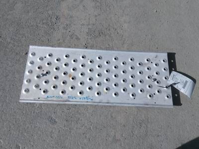Freightliner M2 112 Deck (Catwalk) Step