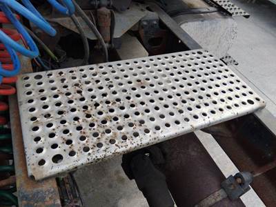 International 4400 Deck (Catwalk) Step