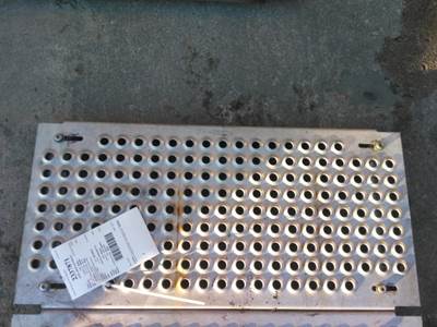 International 8600 Deck (Catwalk) Step