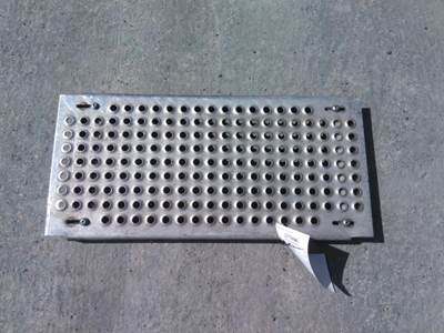 International 8600 Deck (Catwalk) Step
