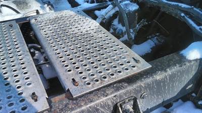 International 8600 Deck (Catwalk) Step