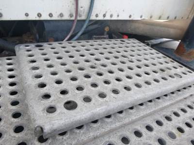 International 9100i Deck (Catwalk) Step