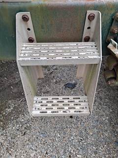 International 9200 Frame Step