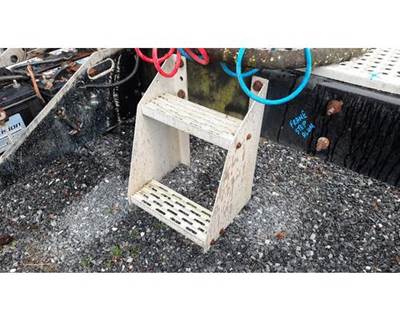 International 9200i Left Frame Step