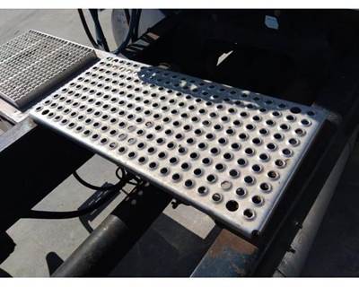 International 9900 Frame Step