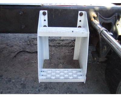 International 9900i Left Frame Step