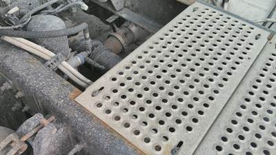 International LT Deck (Catwalk) Step