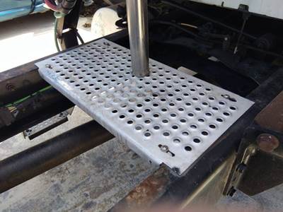 International LT Deck (Catwalk) Step