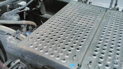 International LT Left Deck (Catwalk) Step