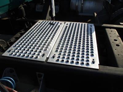 International ProStar Deck (Catwalk) Step for a International PROSTAR 113