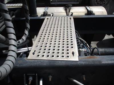 International ProStar Deck (Catwalk) Step for a International PROSTAR 122