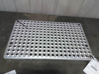 International ProStar Deck (Catwalk) Step for a International PROSTAR 122