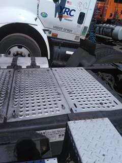 International ProStar Deck (Catwalk) Step for a International PROSTAR 113