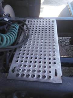 International ProStar Deck (Catwalk) Step for a International PROSTAR 113