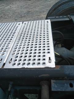 International ProStar Deck (Catwalk) Step for a International PROSTAR 113
