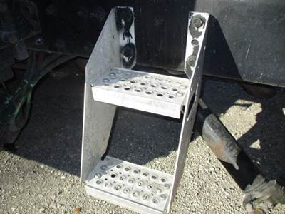 International ProStar Left Frame Step for a International PROSTAR 122