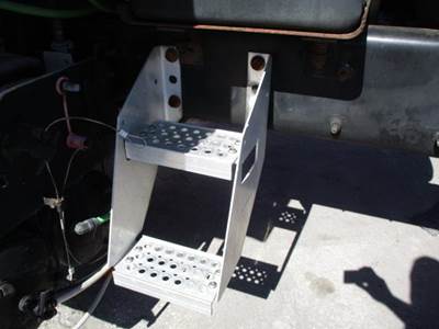 International ProStar Left Frame Step for a International PROSTAR 122